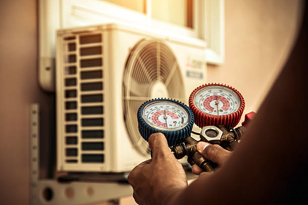 Professional Hvac technician working in Montclair, CA
